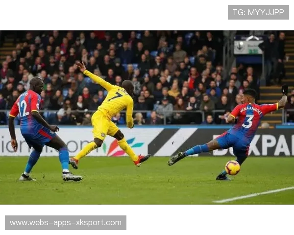 坎特禁区外远射击中立柱弹出底线